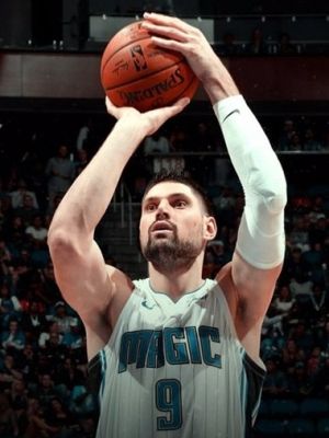 她曾凭借在 她曾凭借在